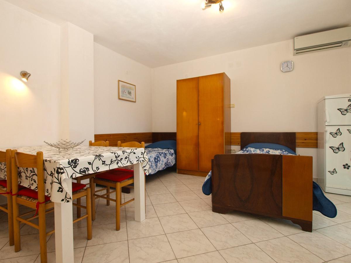 Apartments Mladen 1588 Pula Extérieur photo
